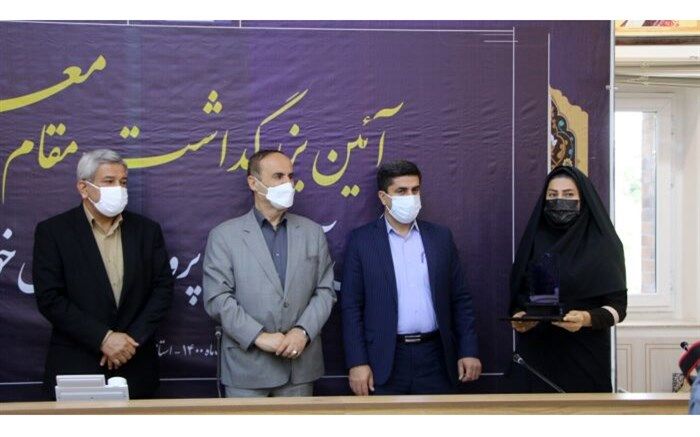 کسوت معلمی افتخار من است