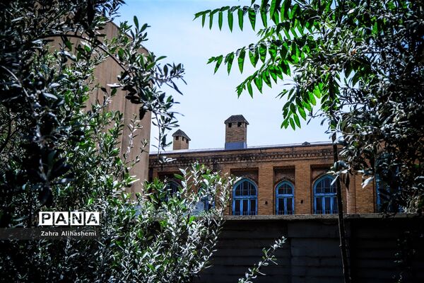 دبیرستان انوشیروان دادگر