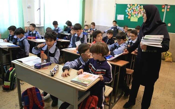 «لبخند رضایت»؛ پویشی برای تکریم و قدردانی از معلمان