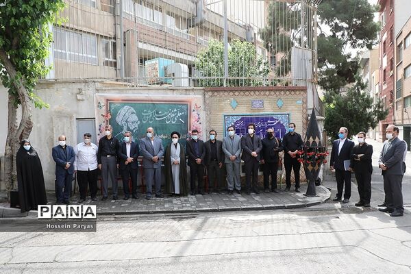 مراسم گلباران محل شهادت شهید مطهری و گرامیداشت روز معلم