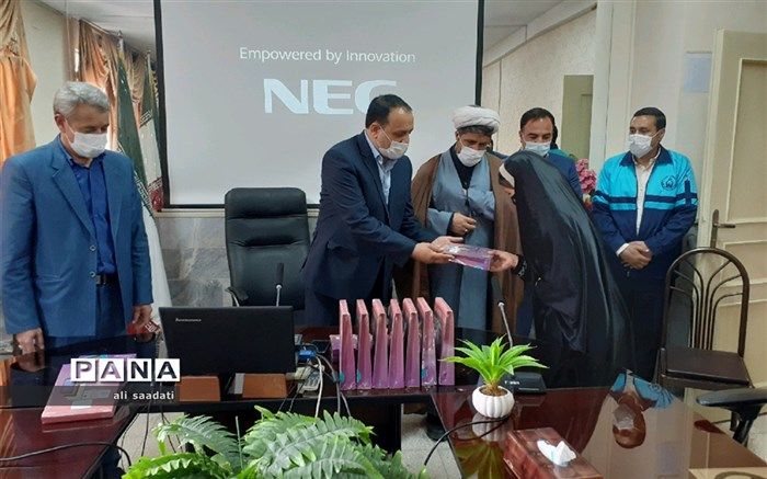 اهدای 72 تبلت به دانش آموزان تحت پوشش کمیته امداد شهرستان کلات