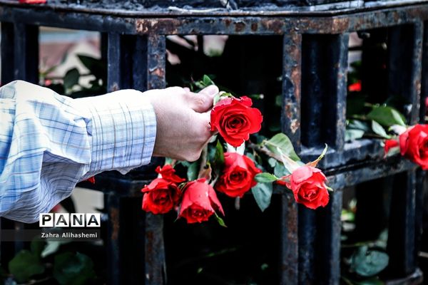 آیین گلباران محل شهادت استاد مرتضی مطهری