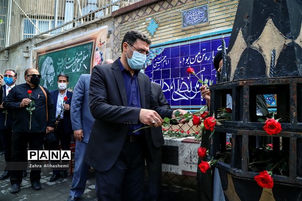 آیین گلباران محل شهادت استاد مرتضی مطهری