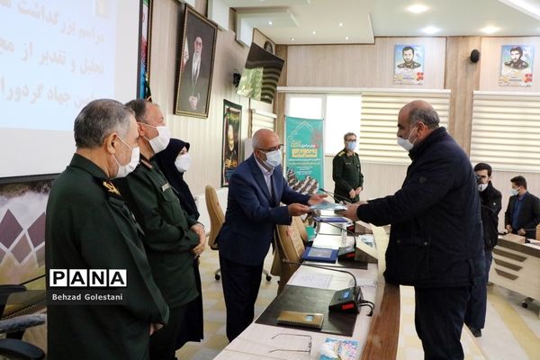 مراسم تجلیل از معلمان منتخب بسیجی در ارومیه