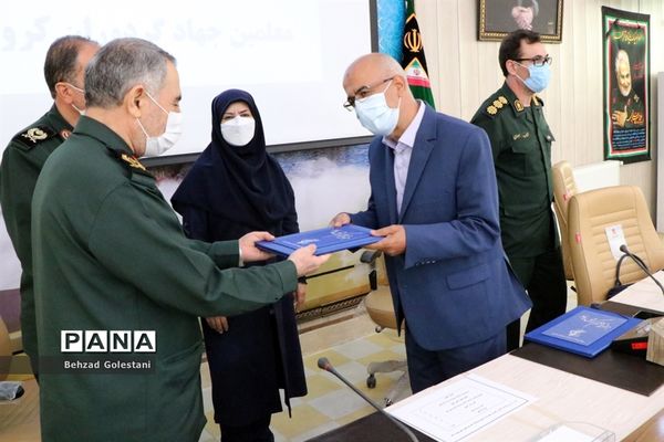 مراسم تجلیل از معلمان منتخب بسیجی در ارومیه