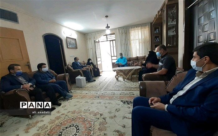 باید گفتمان شهدا در جامعه ما نهادینه شود