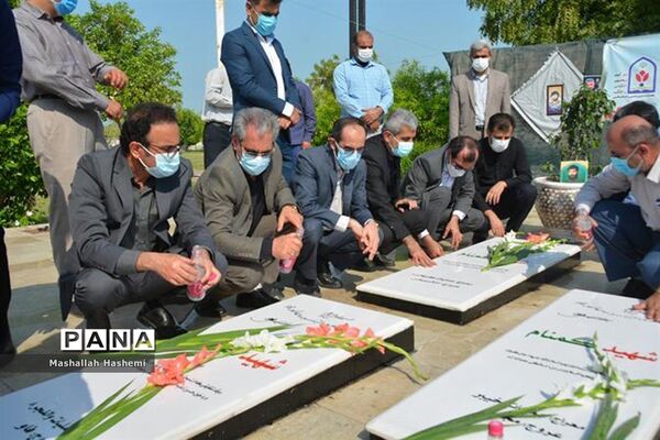 عطر افشانی گلزار مطهر شهدای گمنام پارک شغاب بوشهر