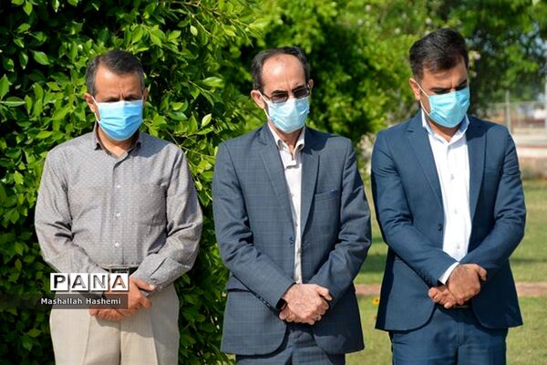 عطر افشانی گلزار مطهر شهدای گمنام پارک شغاب بوشهر