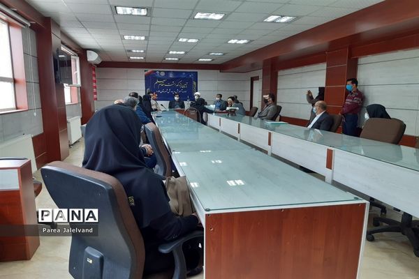 مراسم تجلیل از معلمان منتخب منطقه ملارد در آموزش و پرورش