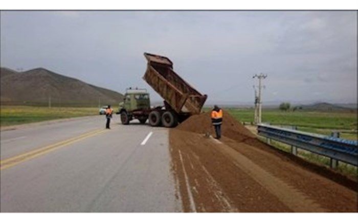 تلاش راهداران برای برقراری ارتباط ۶۲۰ کیلومتر از راه های خراسان جنوبی ادامه دارد