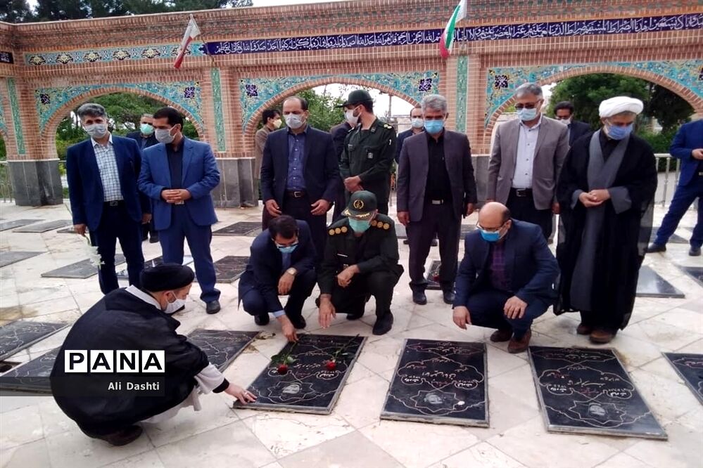 غبارروبی وگلباران مزار شهدا بجنورد