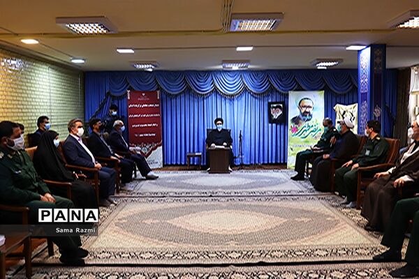 دیدار منتخب معلمان با نماینده ولی فقیه در تبریز