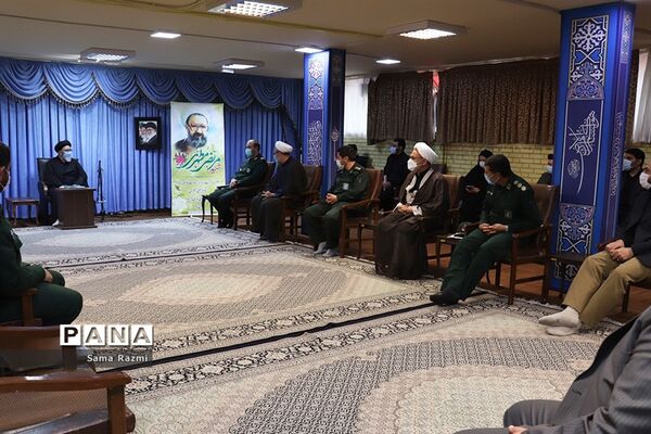 دیدار منتخب معلمان با نماینده ولی فقیه در تبریز