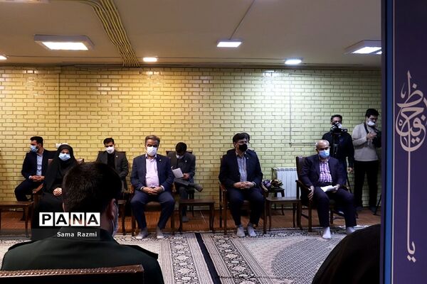 دیدار منتخب معلمان با نماینده ولی فقیه در تبریز