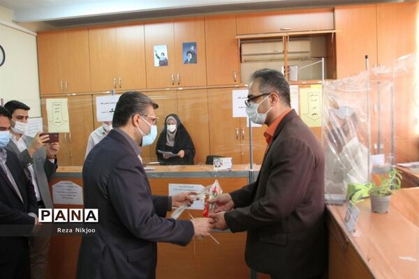 تقدیر فرماندار بهارستان از کارکنان اداره آموزش و پرورش ناحیه یک بهارستان