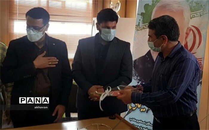 معلمان نمونه بخش آسفیچ بهاباد  تجلیل شدند
