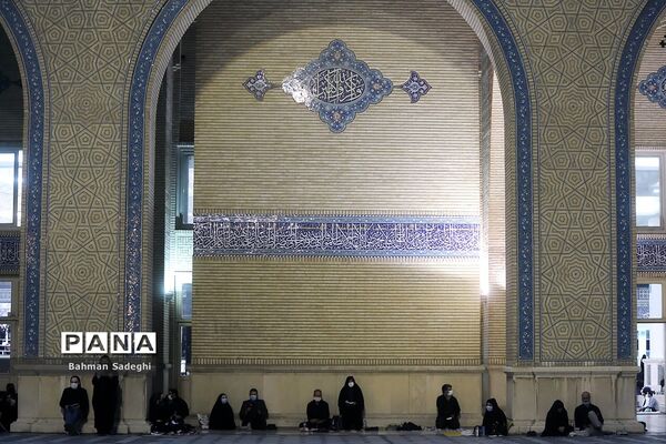 احیای شب بیست و یکم ماه رمضان در مصلی تهران