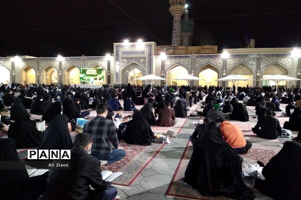 مراسم احیای شب قدر در حرم مطهر رضوی