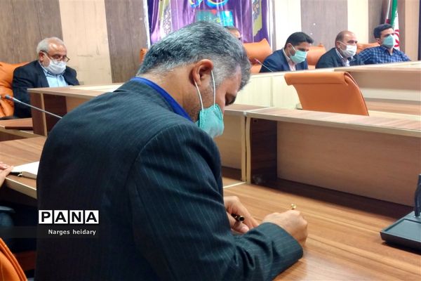 تقدیر از جلوه‌های ویژه معلمی در شهرستان امیدیه