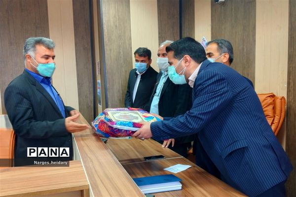 تقدیر از جلوه‌های ویژه معلمی در شهرستان امیدیه