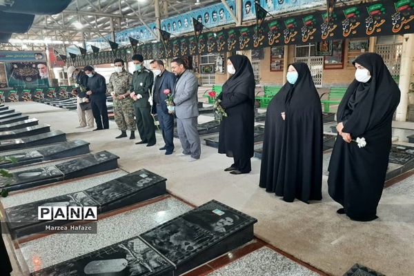 ادای احترام مسئولان آموزش و پرورش  و بسیج فرهنگیان ملارد به شهدای فرهنگی