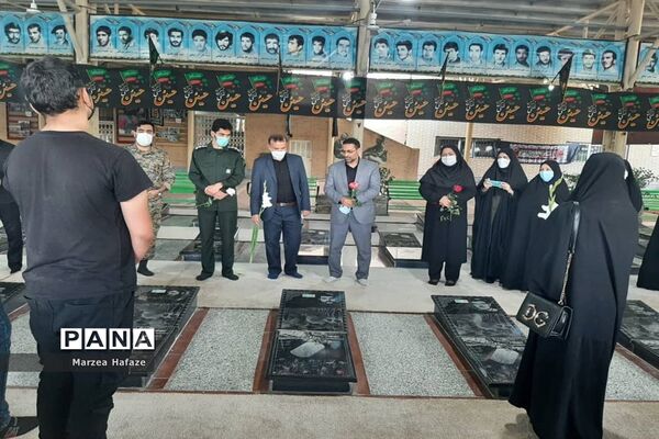 ادای احترام مسئولان آموزش و پرورش  و بسیج فرهنگیان ملارد به شهدای فرهنگی