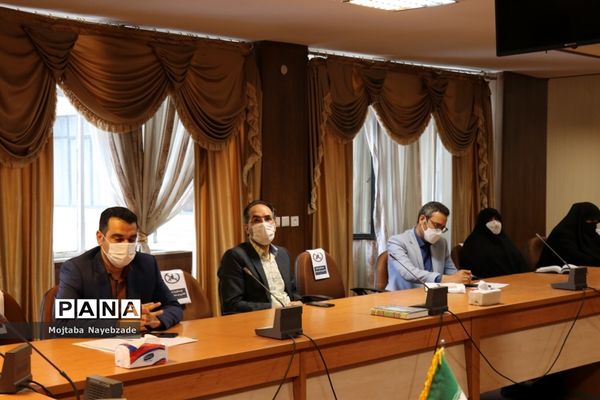 حضور معاون پرورشی و فرهنگی آموزش و پرورش خراسان رضوی و روسای ادارات داخلی این حوزه در ناحیه 4  مشهد