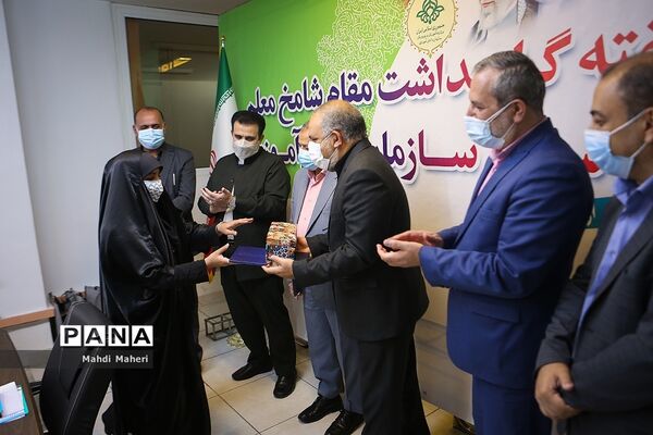 مراسم هفته گرامیداشت مقام شامخ معلم و سالروز تاسیس سازمان دانش‌آموزی