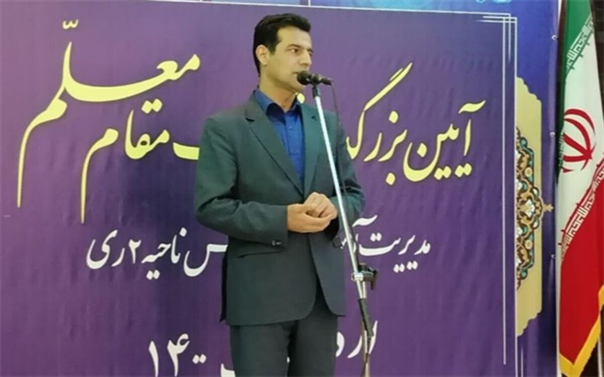 جایگاه معلمان از پدر و مادر بالاتر است
