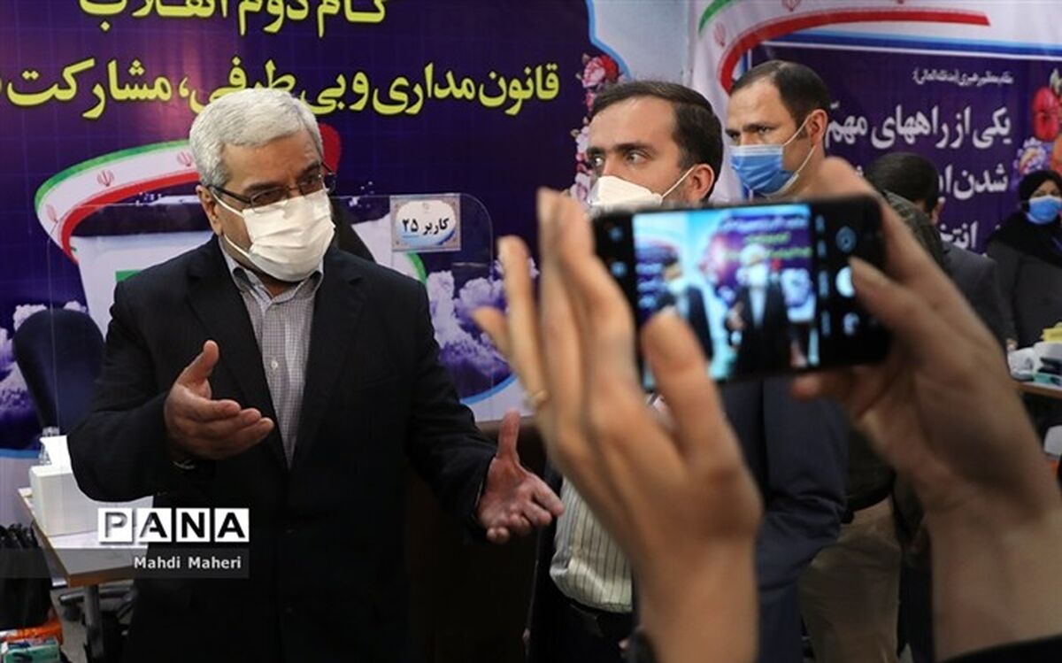 انتقاد رئیس ستاد انتخابات از پروتکل‌شکنی احمدی‌نژاد