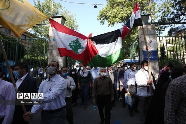 راهپیمایی نمازگزاران از دانشگاه تهران به سمت میدان فلسطین در حمایت از مردم فلسطین