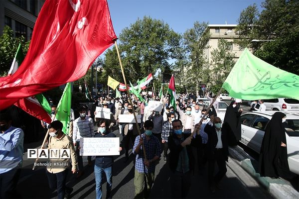 راهپیمایی نمازگزاران از دانشگاه تهران به سمت میدان فلسطین در حمایت از مردم فلسطین