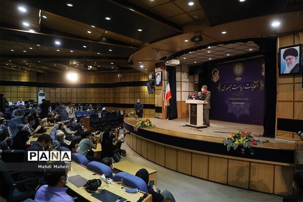 بازدید وزیر کشور از ستاد ثبت نام سیزدهمین دوره انتخابات ریاست جمهوری