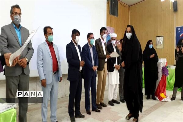 تجلیل از کارکنان نمونه آموزشگاه نمونه نرجس در زابل