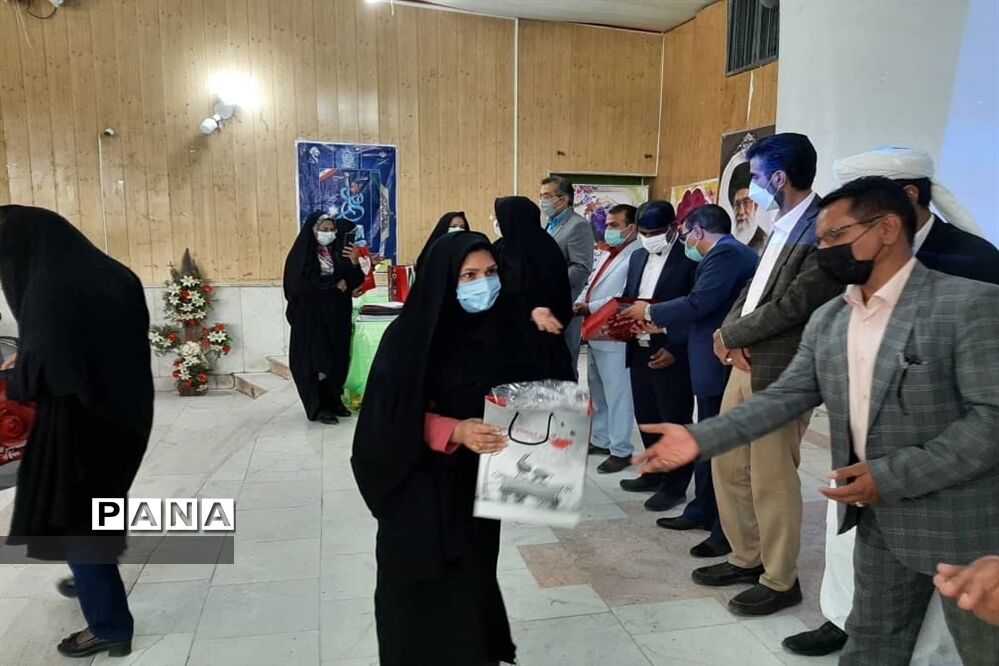 تجلیل از کارکنان نمونه آموزشگاه نمونه نرجس در زابل
