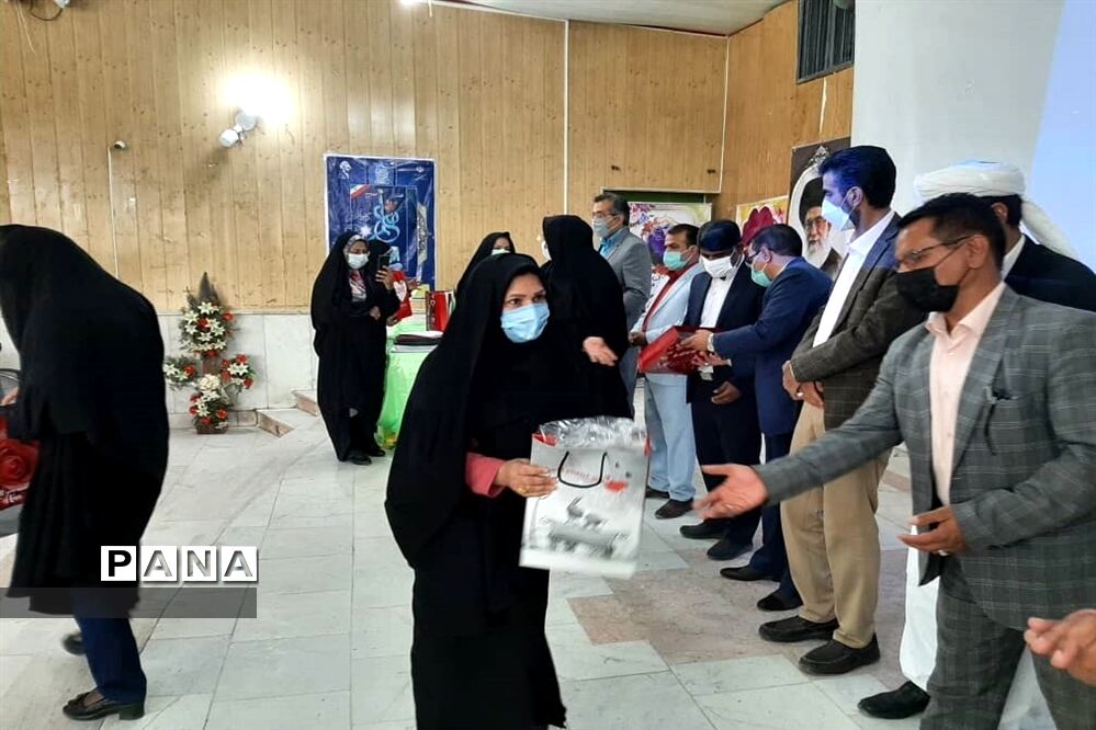 تجلیل از کارکنان نمونه آموزشگاه نمونه نرجس در زابل