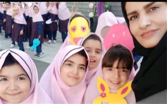 معلمی که مادر یک کودک صعب العلاج است: با بازی به یادگیری بپردازیم