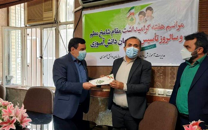 برگزاری آیین گرامیداشت سالروز تاسیس سازمان دانش آموزی در مسجد سلیمان