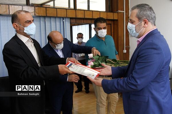 تقدیر از کارکنان سازمان دانش‌آموزی به مناسبت سالروز تاسیس سازمان دانش‌آموزی