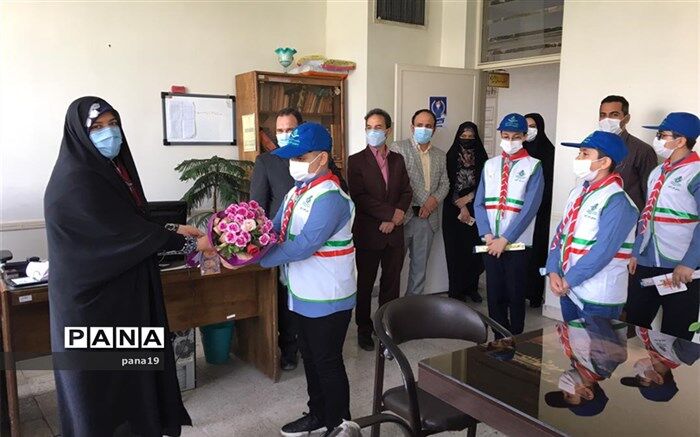 تجلیل از مدیر سازمان دانش آموزی منطقه۱۹