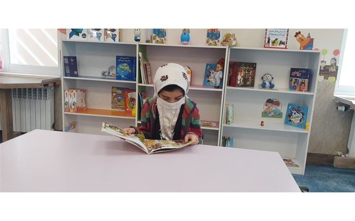 کتاب و کتابخوانی بهانه ای برای ارتباط حسنه اعضای خانواده باشد