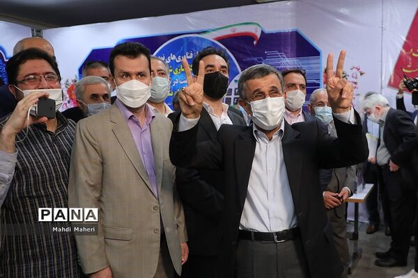 دومین روز ثبت‌نام از داوطلبان انتخابات سیزدهمین دوره ریاست‌جمهوری
