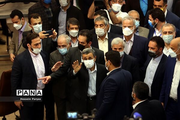 دومین روز ثبت‌نام از داوطلبان انتخابات سیزدهمین دوره ریاست‌جمهوری