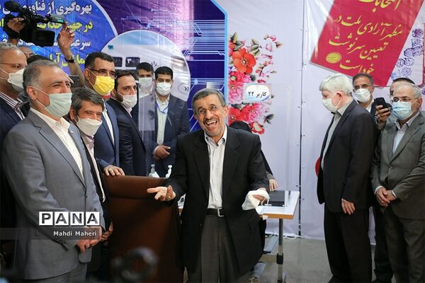 دومین روز ثبت‌نام از داوطلبان انتخابات سیزدهمین دوره ریاست‌جمهوری