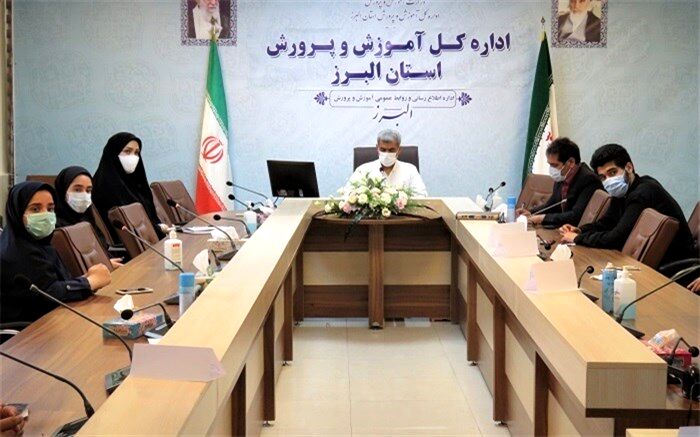 مدیرکل آموزش و پرورش البرز پای صحبت ها و دغدغه های نمایندگان دانش آموزان و اولیا نشست