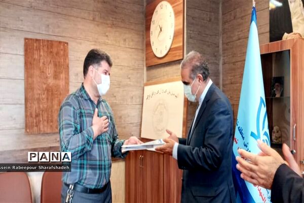 تقدیر از مربیان و دانش آموز پیشتاز منطقه 16