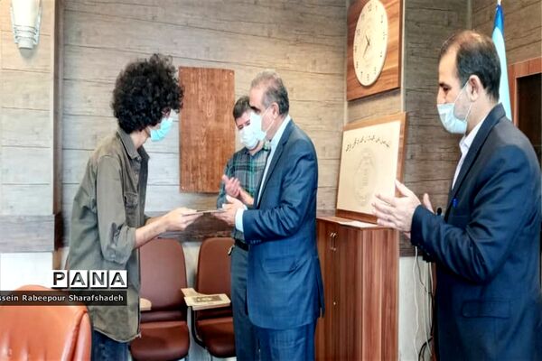 تقدیر از مربیان و دانش آموز پیشتاز منطقه 16