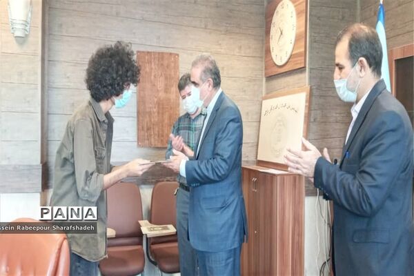 تقدیر از مربیان و دانش آموز پیشتاز منطقه 16