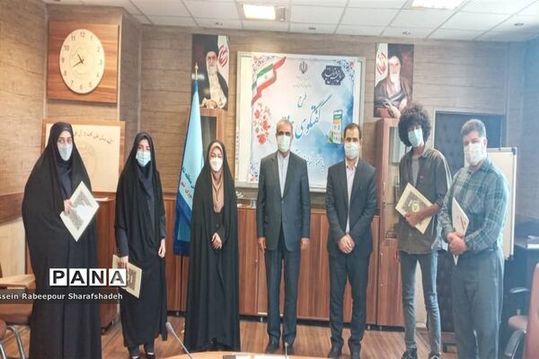 تقدیر از مربیان و دانش آموز پیشتاز منطقه 16