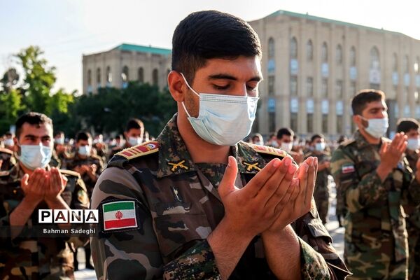 اقامه نماز عید فطر در دانشگاه افسری امام علی (ع)